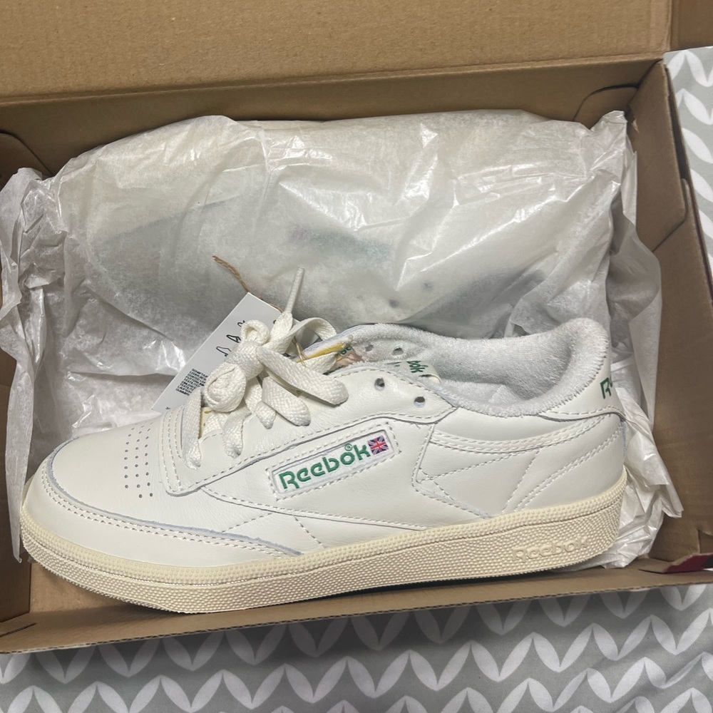 ALERT🚨‼️NEVER WORN NEW IN BOX WITH TAGS: Reebok Club C 85